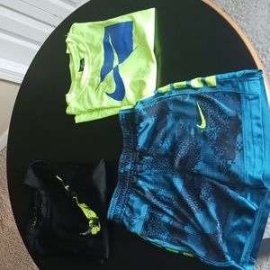 Nike 2 shirts and 1 shorts. Size S